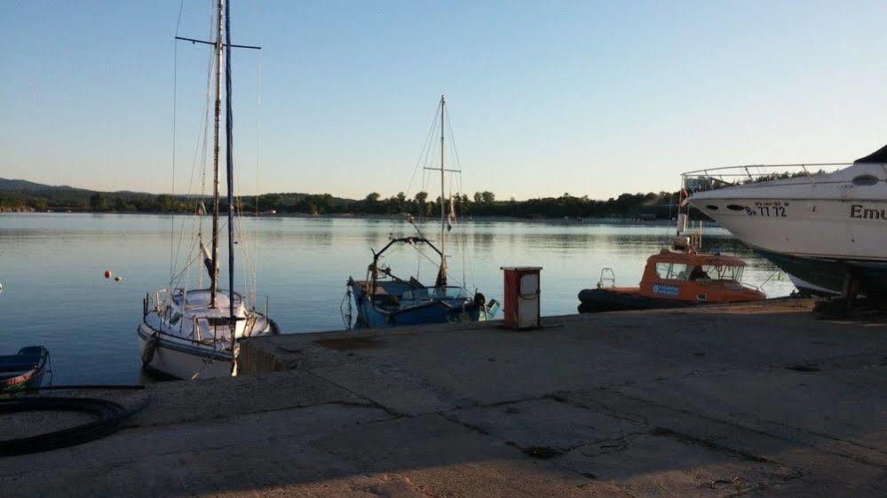 Hotel Marina Kiten  Bagian luar foto