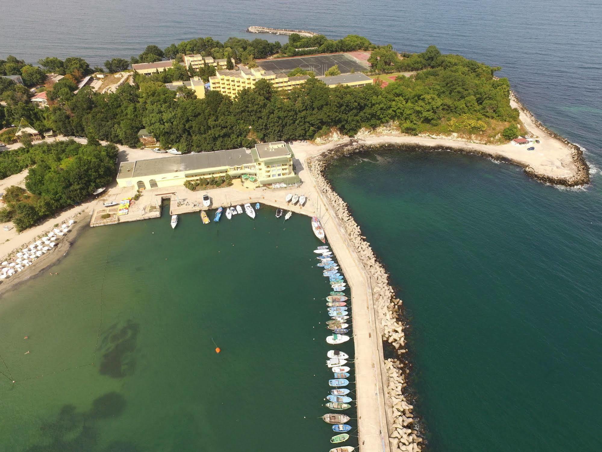 Hotel Marina Kiten  Bagian luar foto