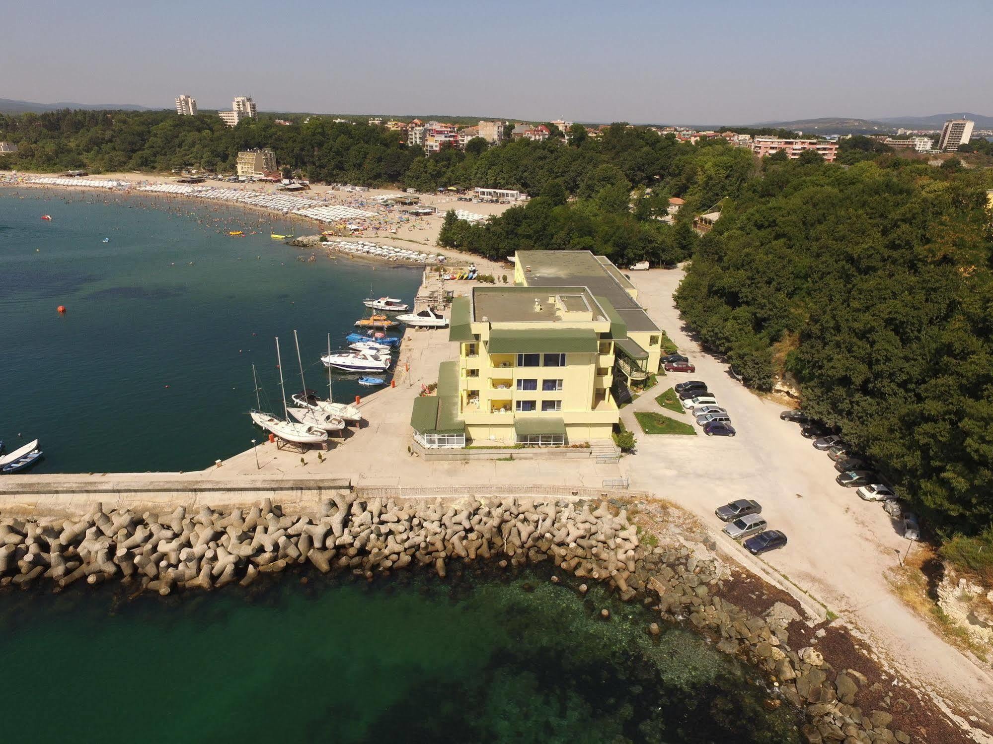 Hotel Marina Kiten  Bagian luar foto